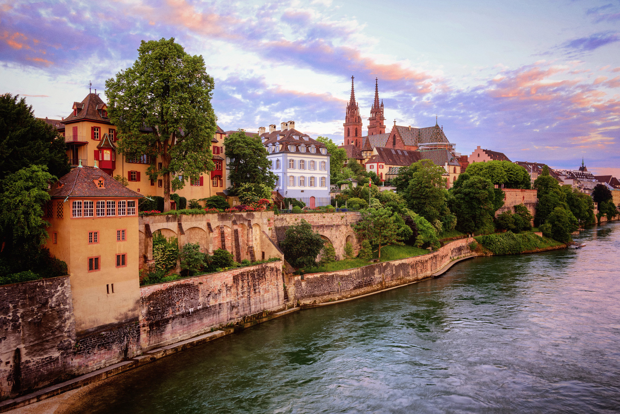 CH_Basel_Rhine river_Old Town_Munster Cathedral_RF_ss651160999_CG